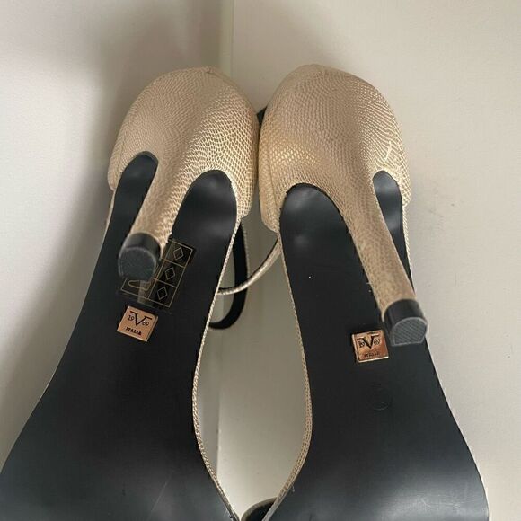 Italia 1969 Versace Nude Textured Ankle Strap Heels Sandals Size 10 Pointy Toe - Picture 10 of 10